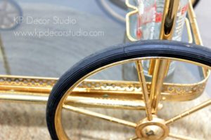 Camarera dorada antigua