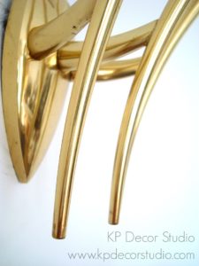 lamparas de pared doradas estilo midcentury