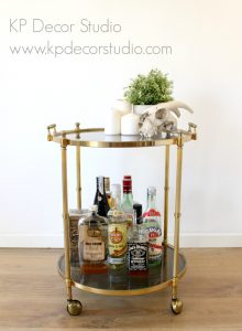 Camarera vintage dorada