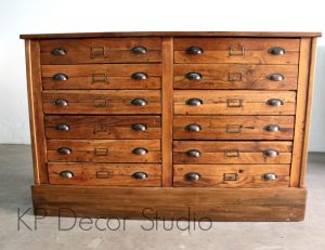 Cajonera antigua de madera