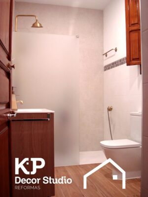 estilos_de_cuartos_de_baño_modernos_vintage_rústicos_dorados_suelo_porcelanico_valencia Reformas de baños en valencia. Diseños originales, ideas, inspiración, decoración, toques vintage, madera, plantas